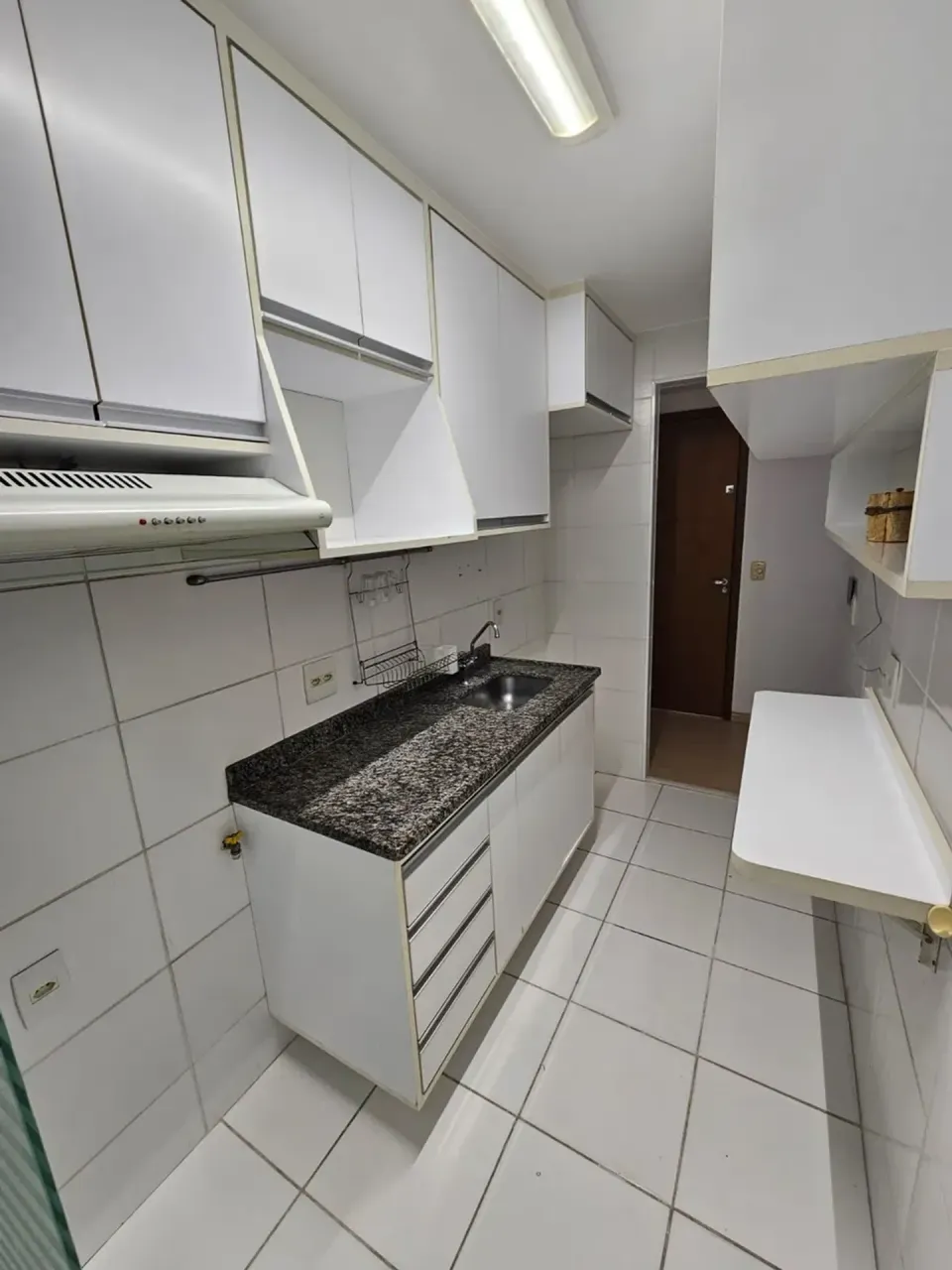 Unfurnished 3-bedroom apartment with separate kitchen — photo 10