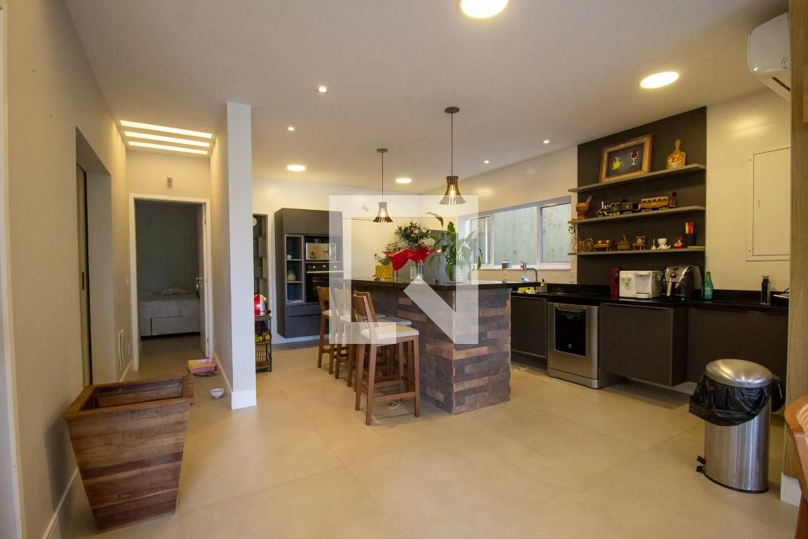 4-bedroom house with a bathtub in Rio de Janeiro — photo 2