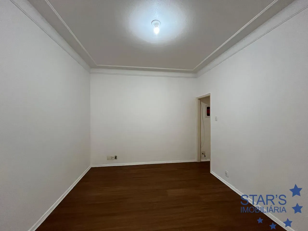 Apartment on the 4th floor with wood or laminate floors — photo 9