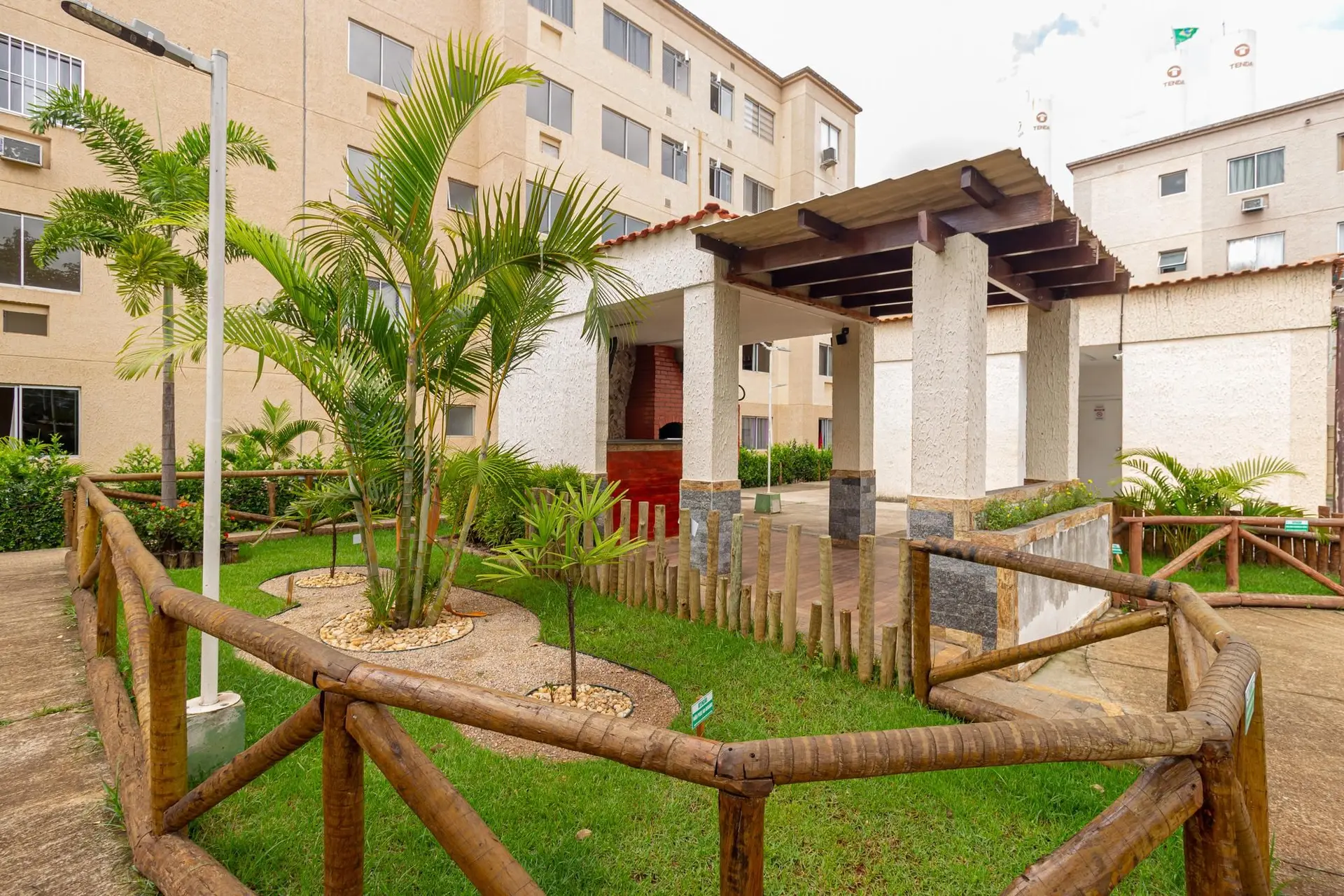 Furnished 2-bedroom apartment with 1 bathroom and parking — photo 42