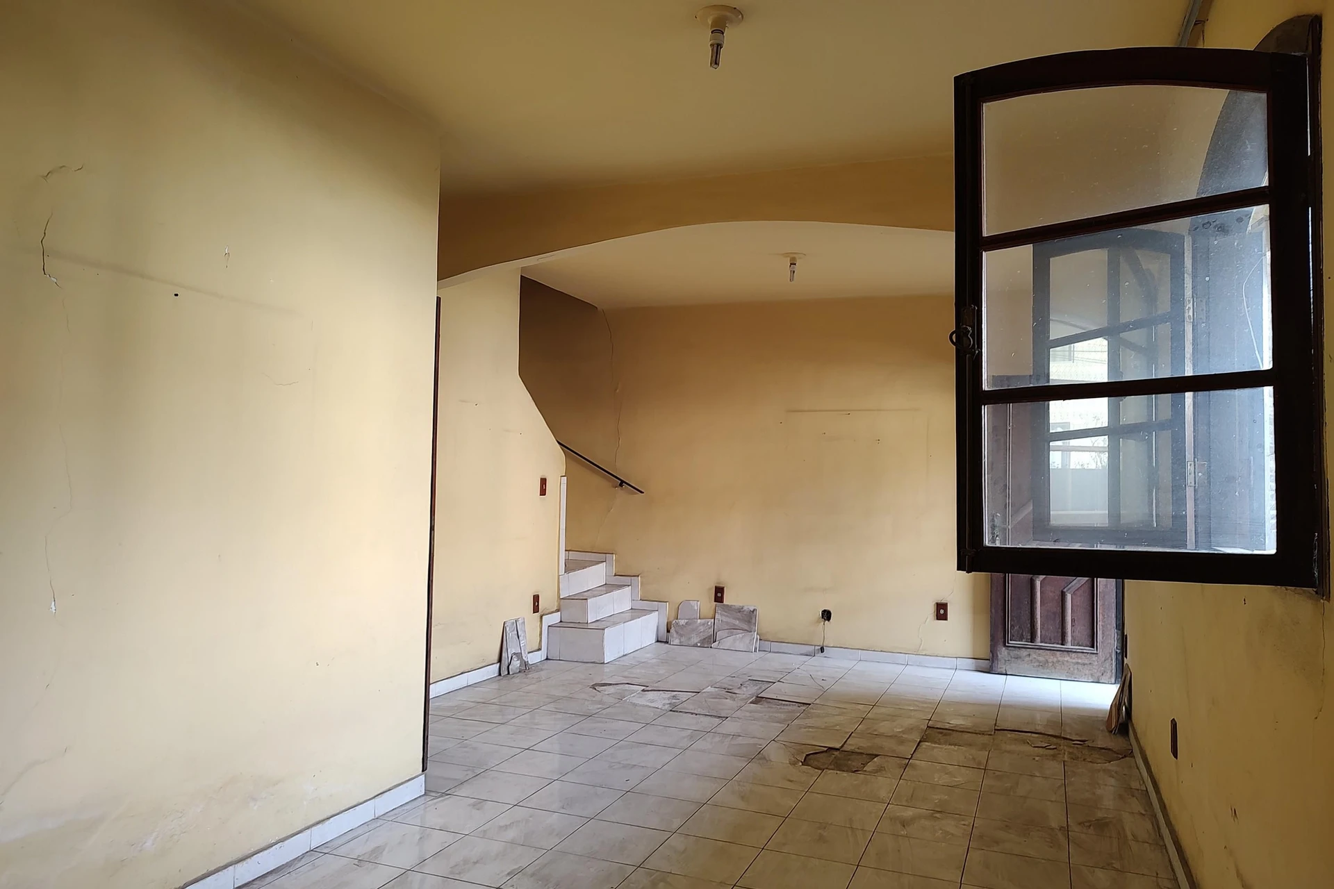 Unfurnished house with 4 bedrooms and private garden — photo 32