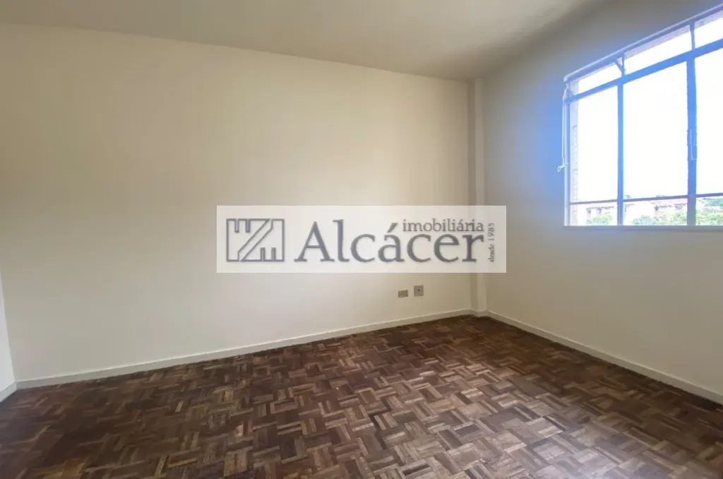 2-bedroom apartment with wood or laminate floors — photo 3
