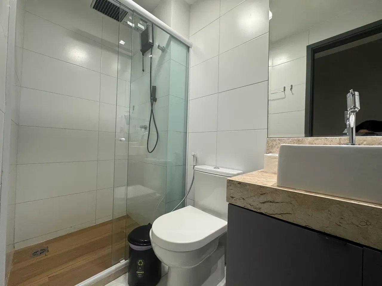 Furnished apartment with en-suite bedroom and open kitchen — photo 14