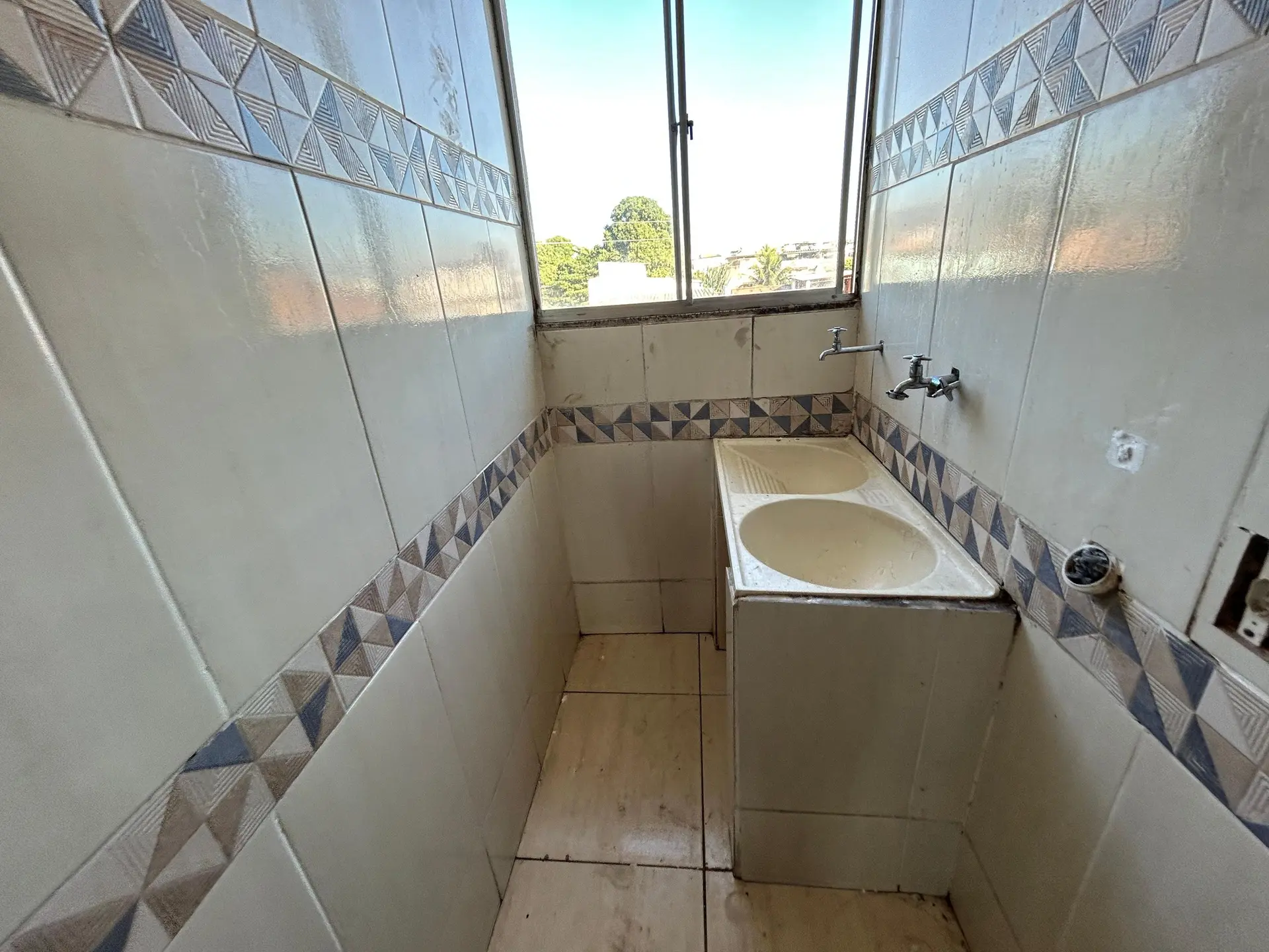 Квартира з 2 спальнями та 1 ванною з душовою зі скла — photo 26