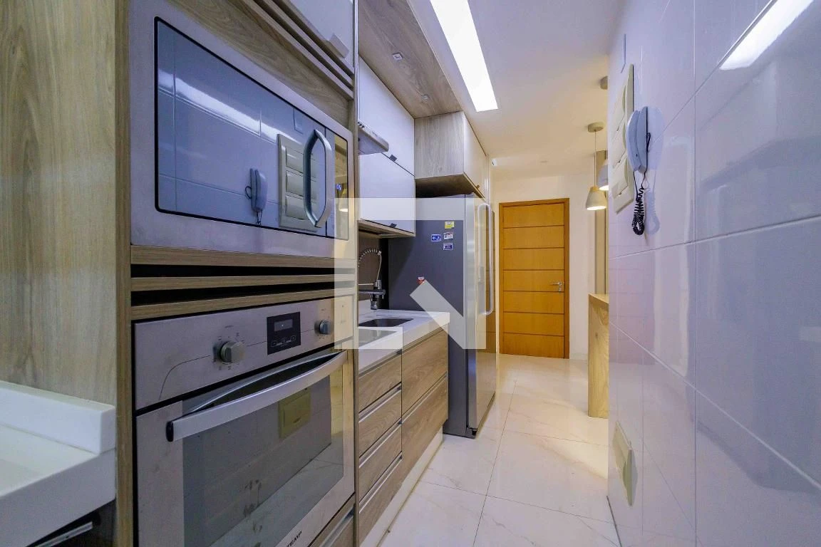 Apartamento mobiliado com 4 quartos e 4 banheiros — photo 36