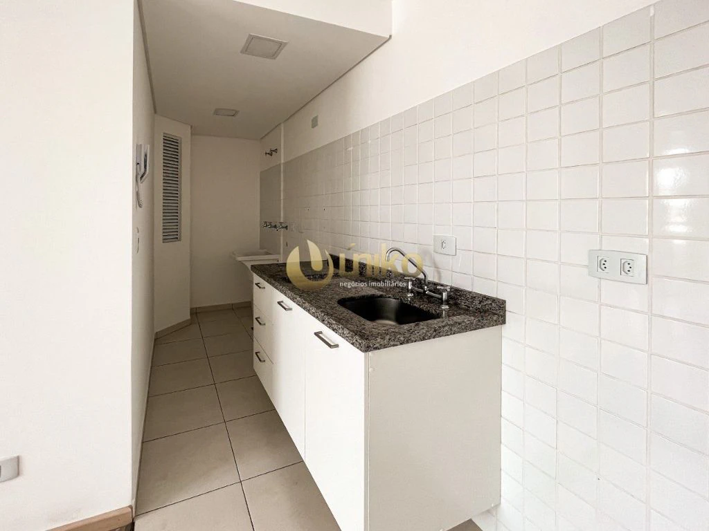 1-bedroom apartment with built-in kitchen cabinets — photo 3