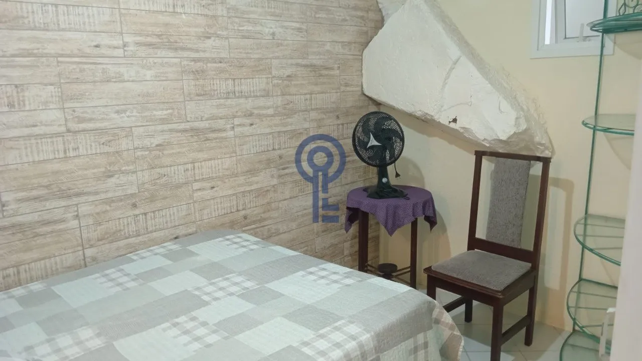 Furnished 2-bedroom apartment with open-plan kitchen — photo 11