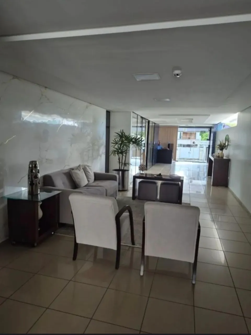3-bedroom apartment in a building with a pool — photo 4