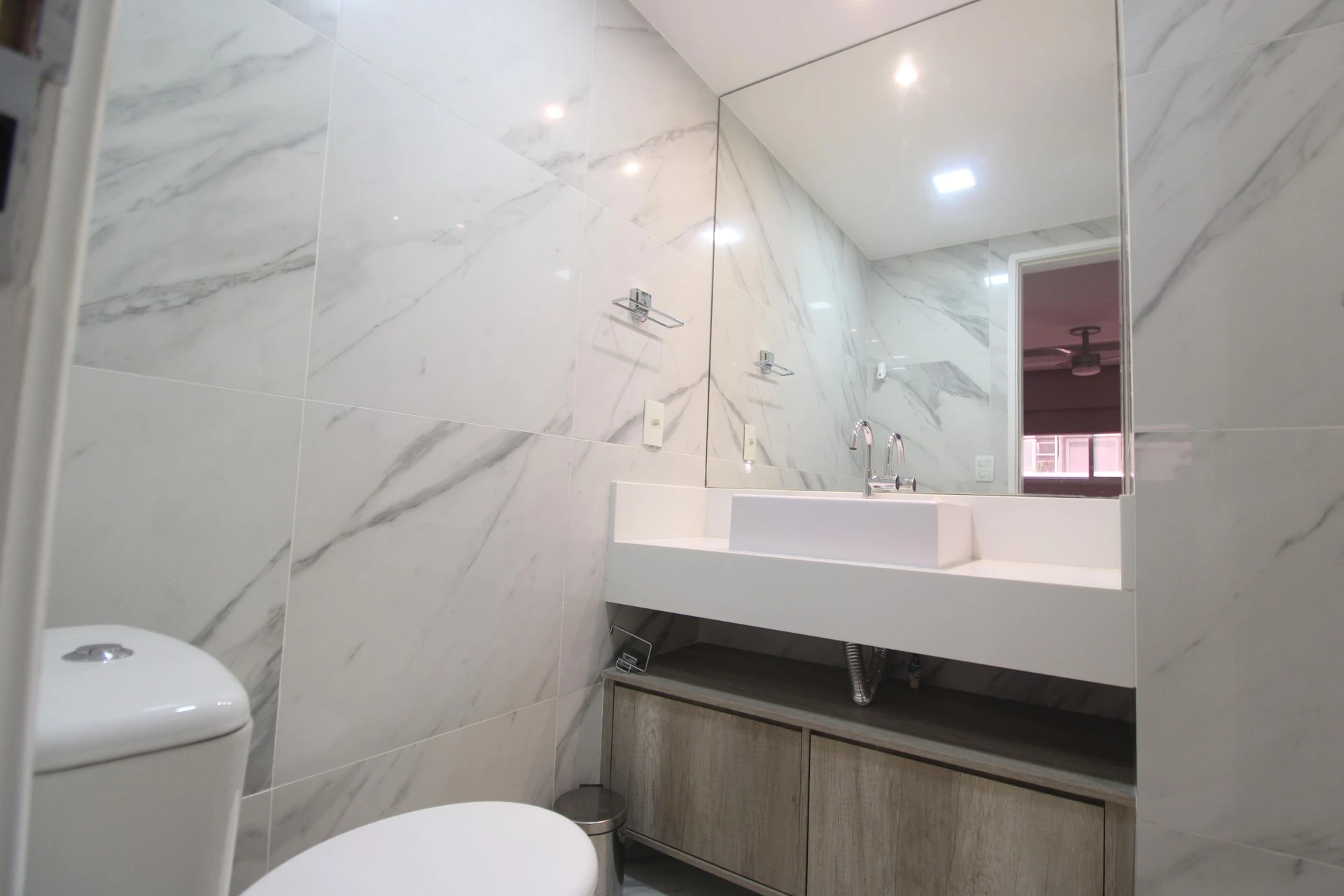 Furnished apartment, 72 m², with a glass-enclosed balcony — photo 21