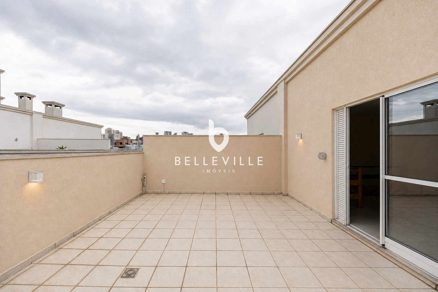 3-bedroom apartment with a grill on the balcony