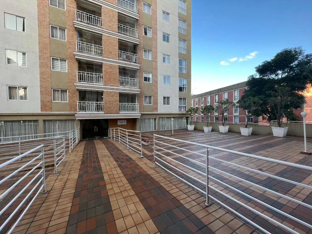 Balcony with a grill in a 3-bedroom apartment, 82 m² — photo 23