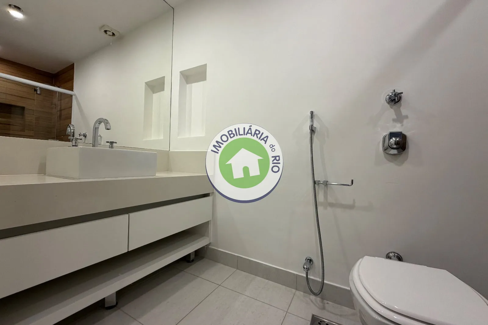 Apartamento sem mobília com 4 quartos e 5 banheiros — photo 24