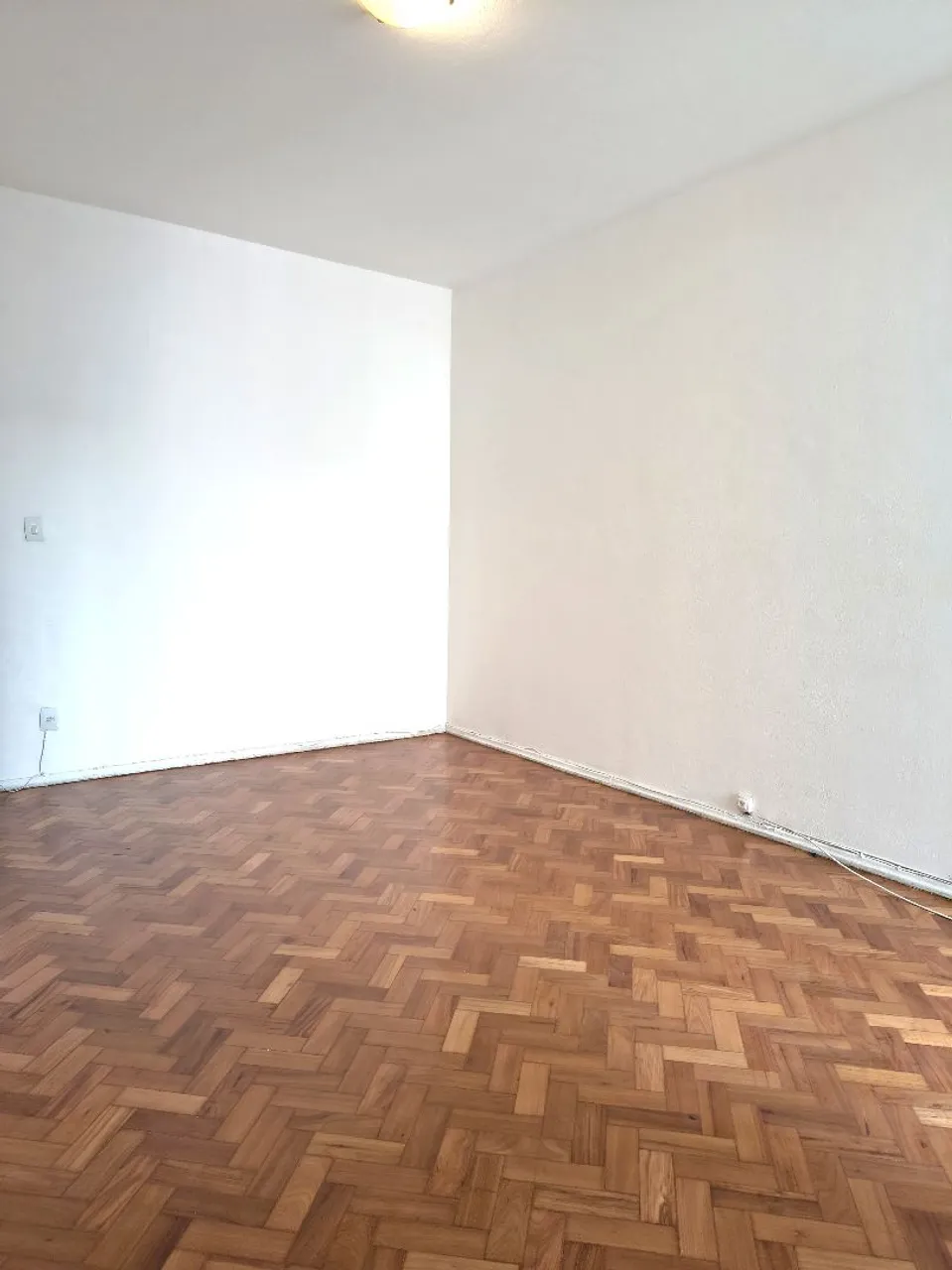 Wood or laminate floors in a 2-bedroom apartment, 72 m² — photo 17