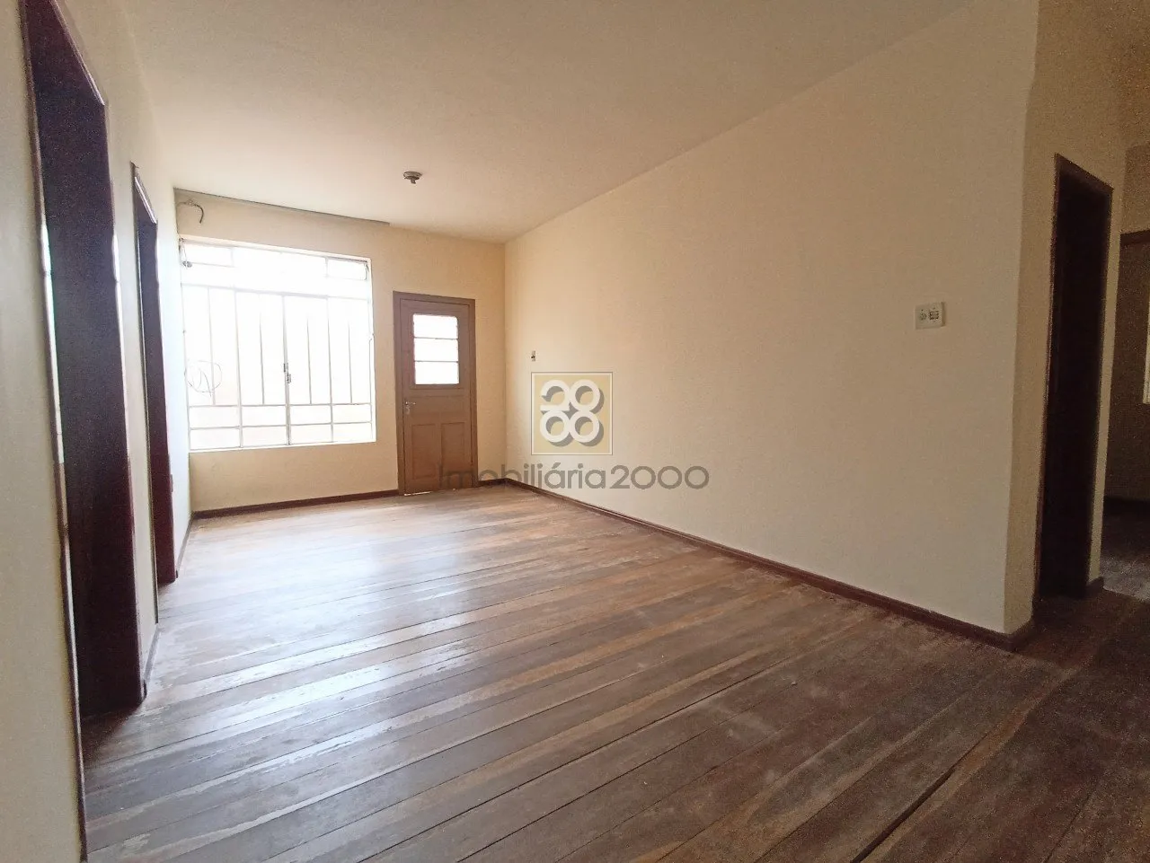 Wood or laminate floors in a 2-bedroom apartment, 71 m² — photo 5