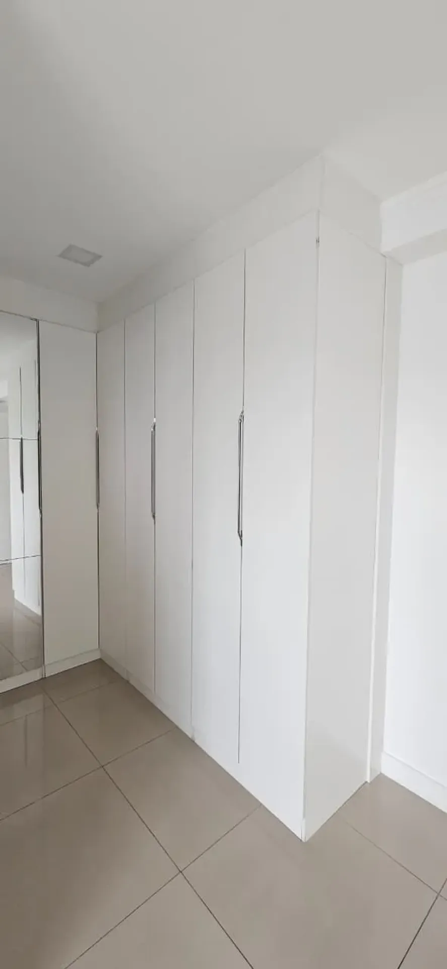 Apartamento con 4 dormitorios y balcón bien cuidado — photo 26