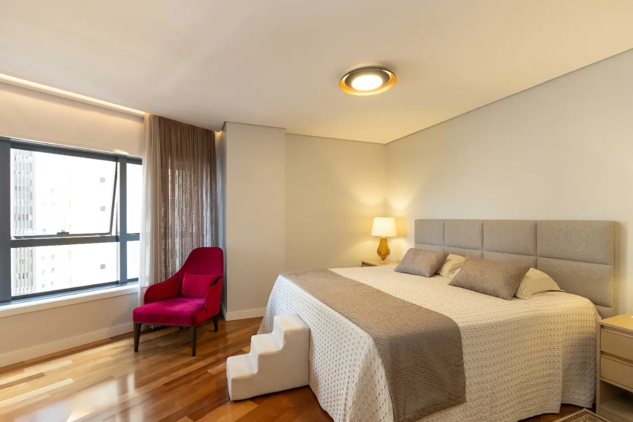 3-bedroom apartment in a building with a gym — photo 5