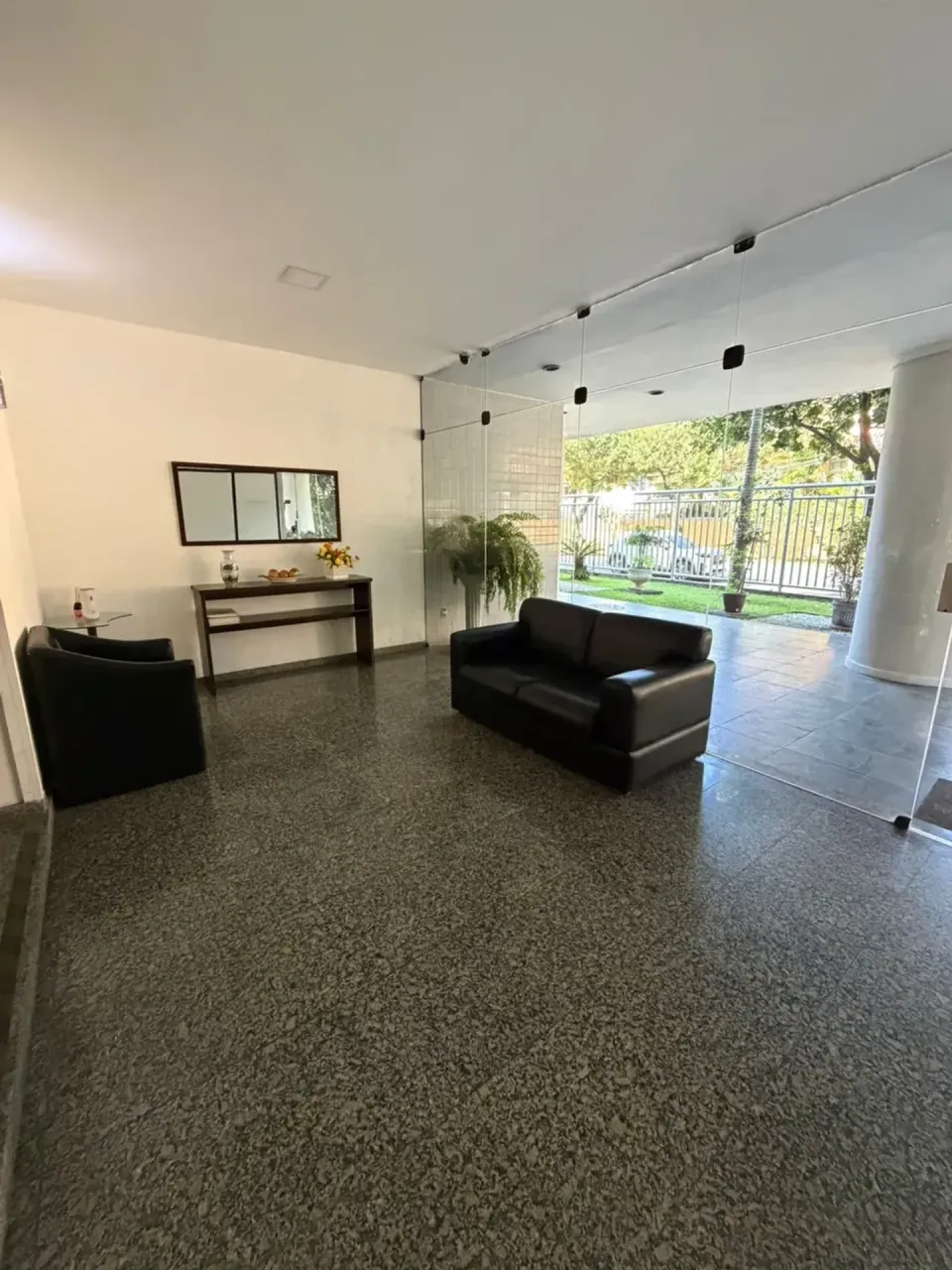 3-bedroom apartment with 2 bathrooms and glass shower — photo 18