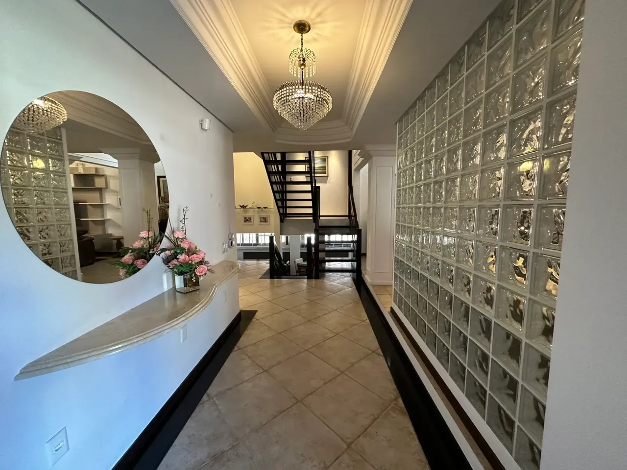 House with 5 bedrooms and a grill on the balcony — photo 2