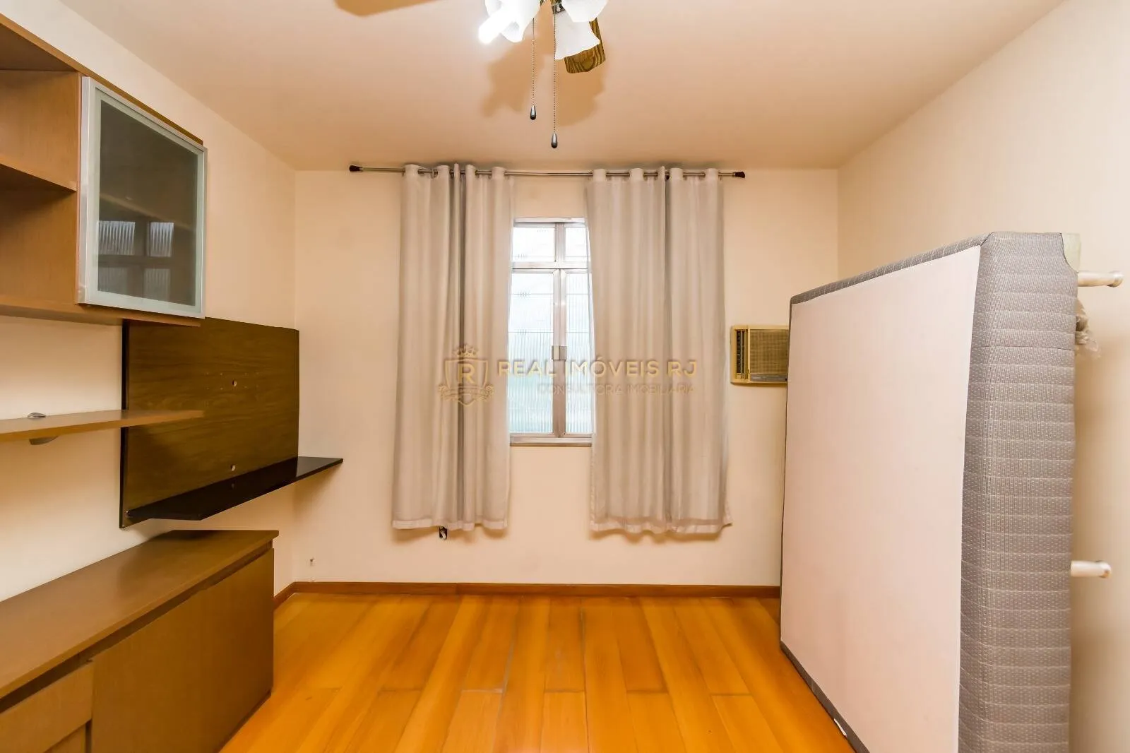 Unfurnished house with 3 bedrooms and 5 bathrooms — photo 33