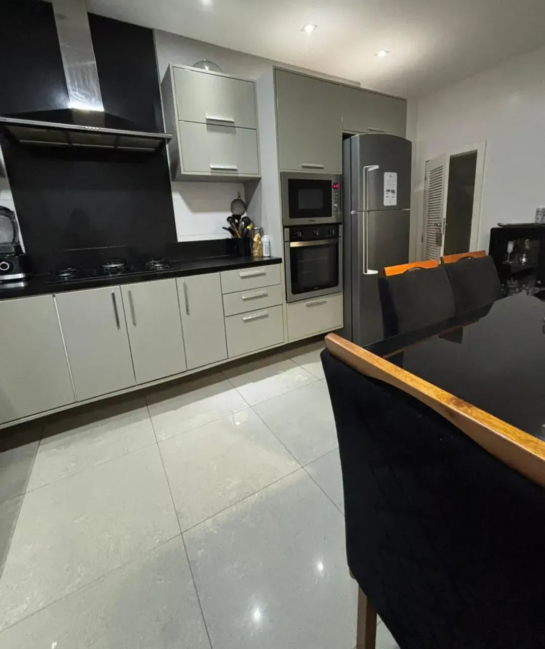 Пральна машина та 4 спальні: будинок 280 м² — photo 2