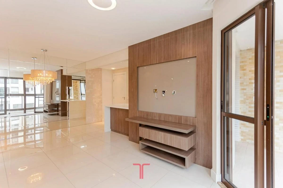3-bedroom apartment in a building with a pool — photo 7