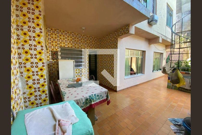 Furnished 3-bedroom house with 350 m²