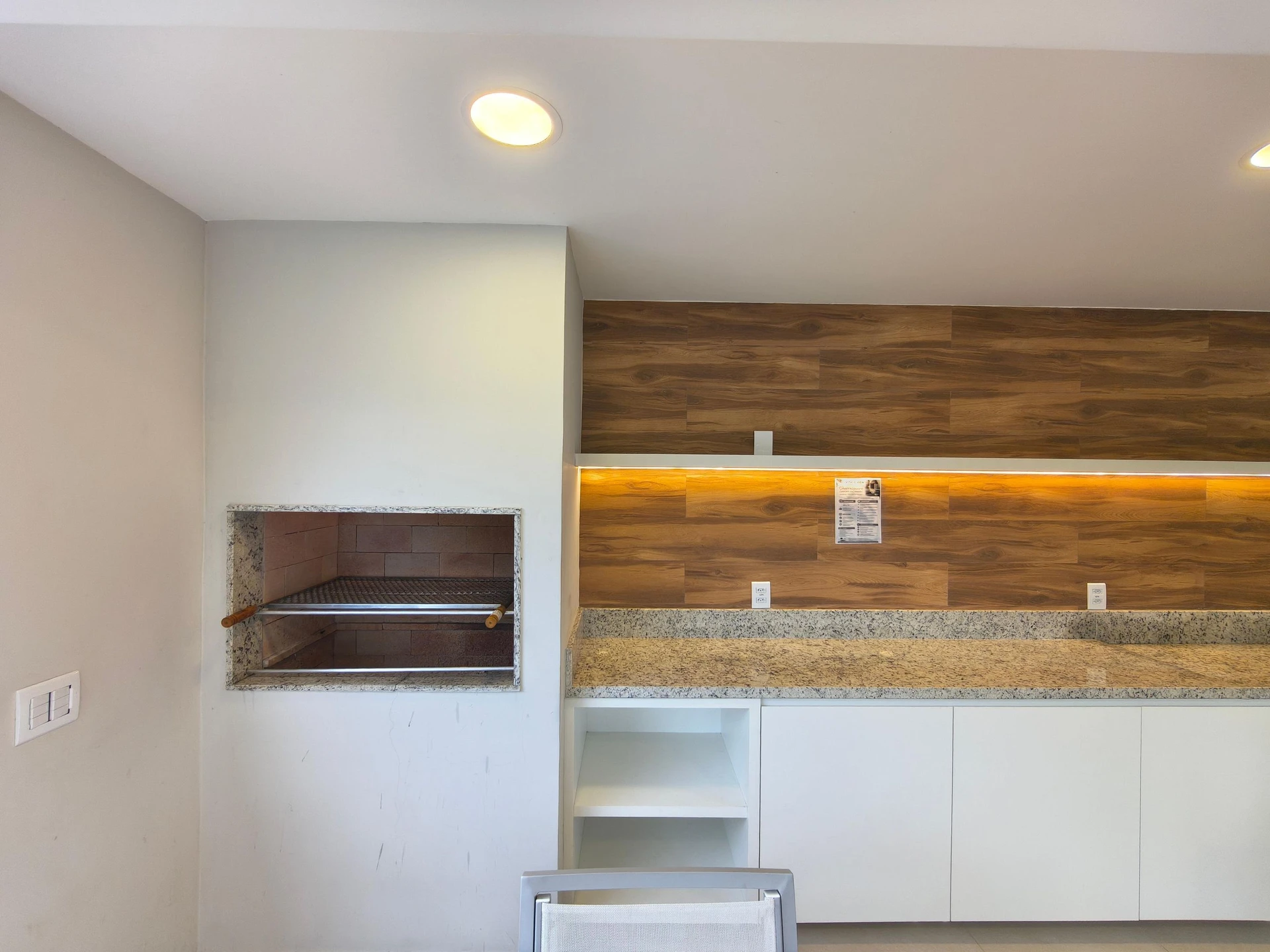 Apartamento mobiliado com 2 quartos, 1 banheiro e varanda — photo 30