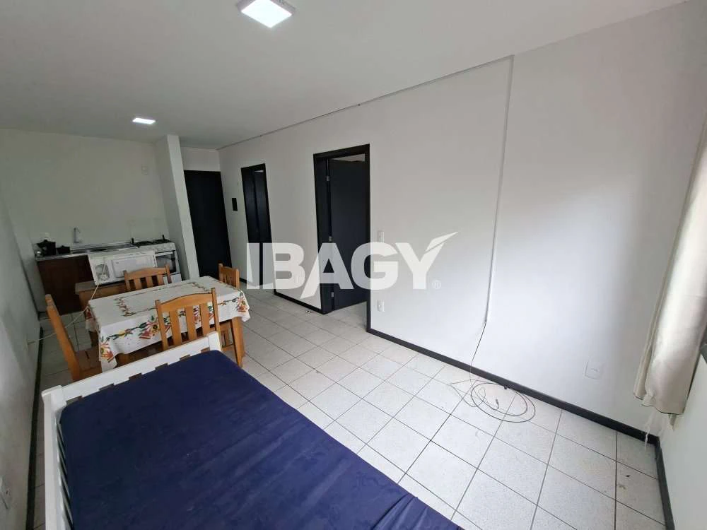 1-bedroom apartment with kitchenette and tiled bathroom