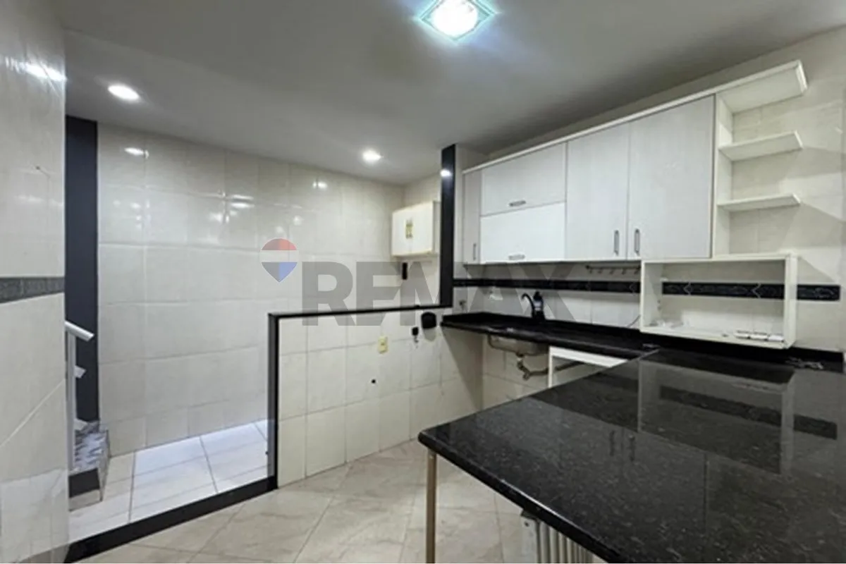 Balcony with a grill in a 3-bedroom house, 104 m² — photo 3