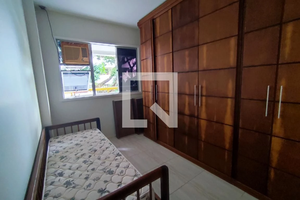Furnished 2-bedroom apartment with open-plan kitchen — photo 4