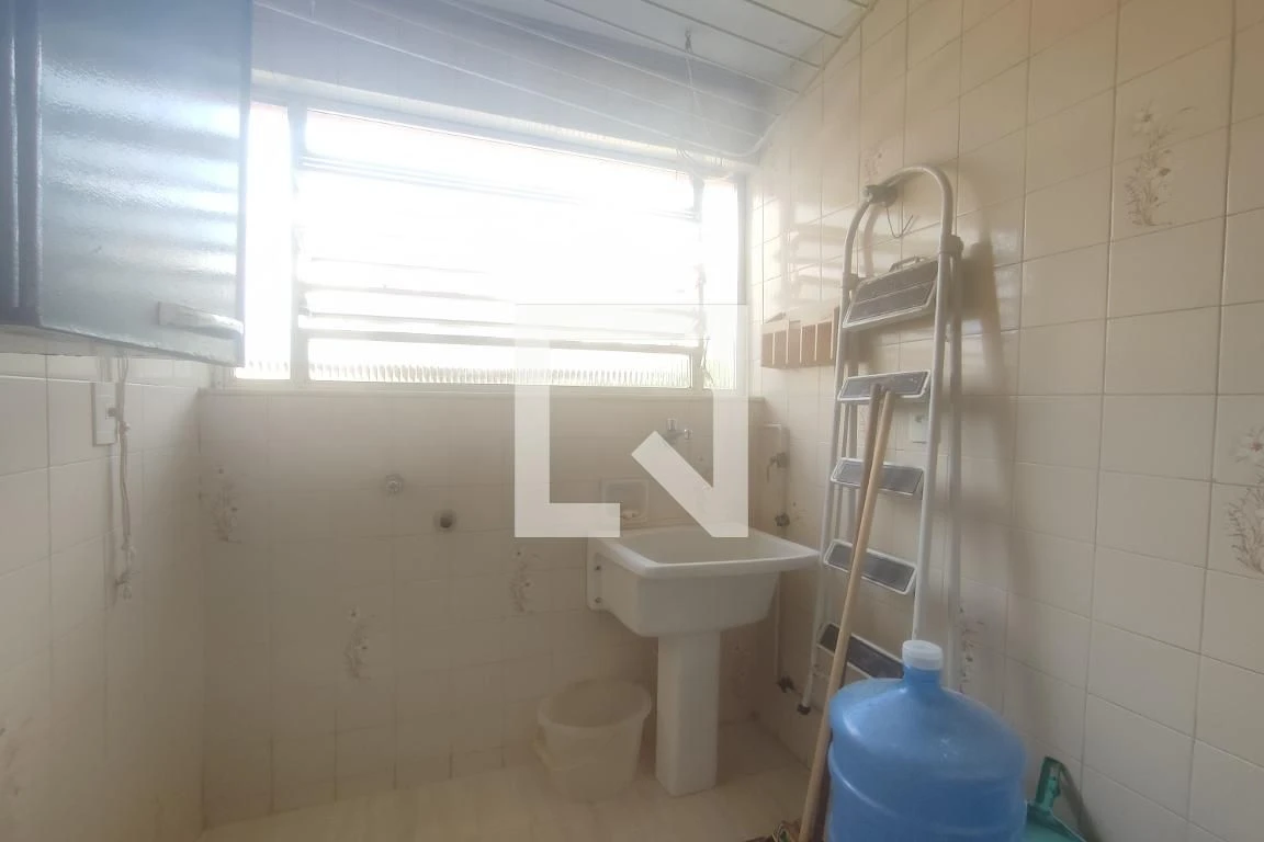 2-bedroom apartment with 1 bathroom and separate kitchen — photo 13