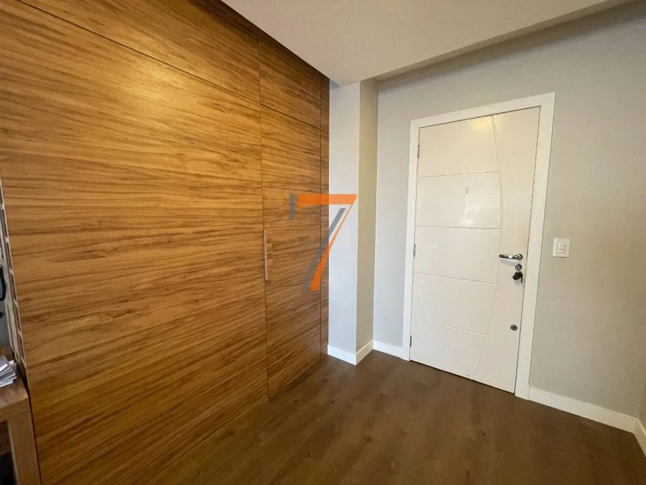 Furnished penthouse with 2 en-suite bedrooms and 210 m² — photo 48