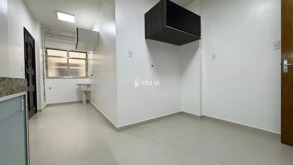Wood or laminate floors in a 3-bedroom apartment, 80 m² — photo 18