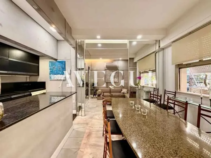 2-suite apartment with open-plan kitchen and 1 parking spot — photo 2