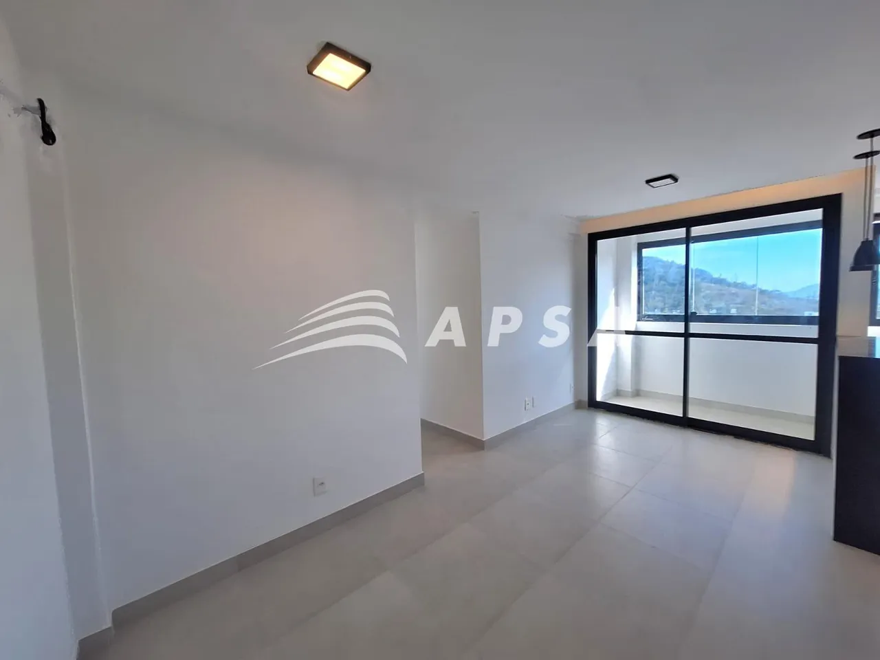 3-bedroom unfurnished apartment with open-plan kitchen — photo 4