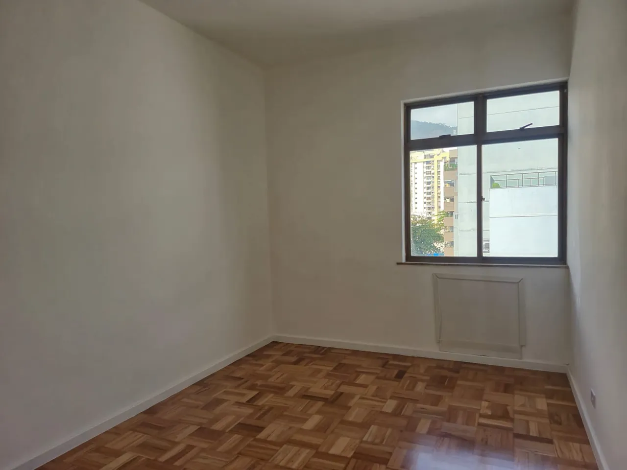 3-bedroom apartment with 3 bathrooms and city views — photo 17