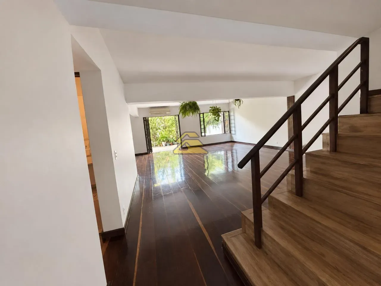 Furnished house with 4 bedrooms and 5 bathrooms — photo 16