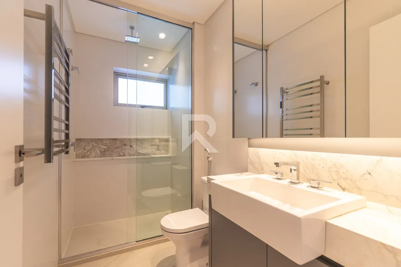 Apartment with 3 en-suite bedrooms and open kitchen — photo 25
