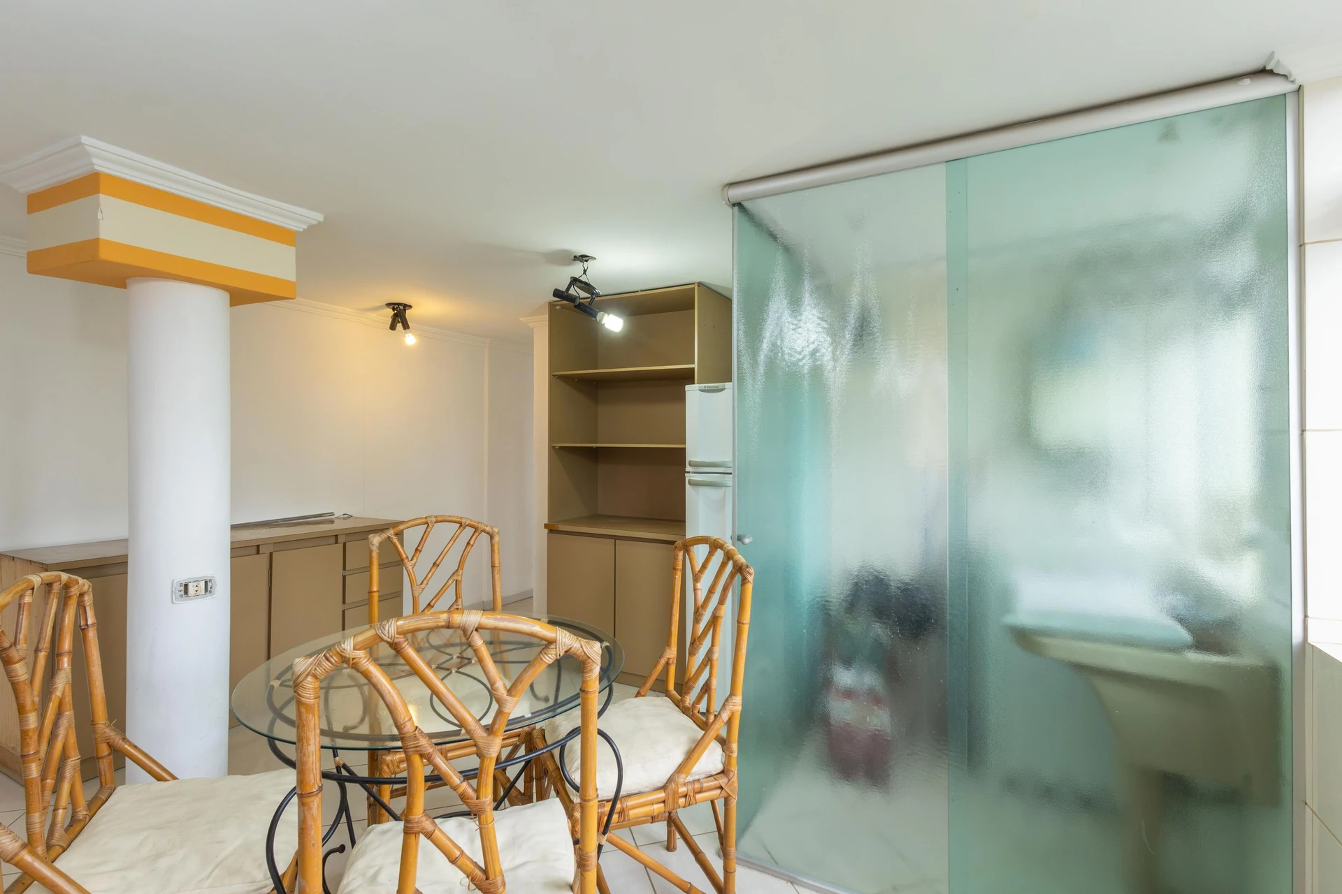2-bedroom apartment with a washing machine in Curitiba — photo 17