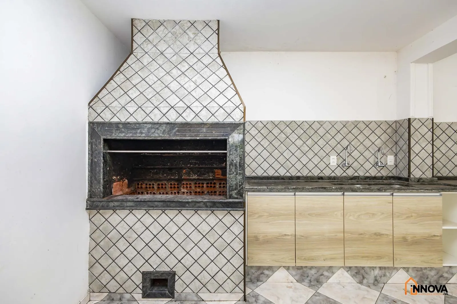 House with 5 bedrooms, 10 bathrooms, 5 parking spaces — photo 37