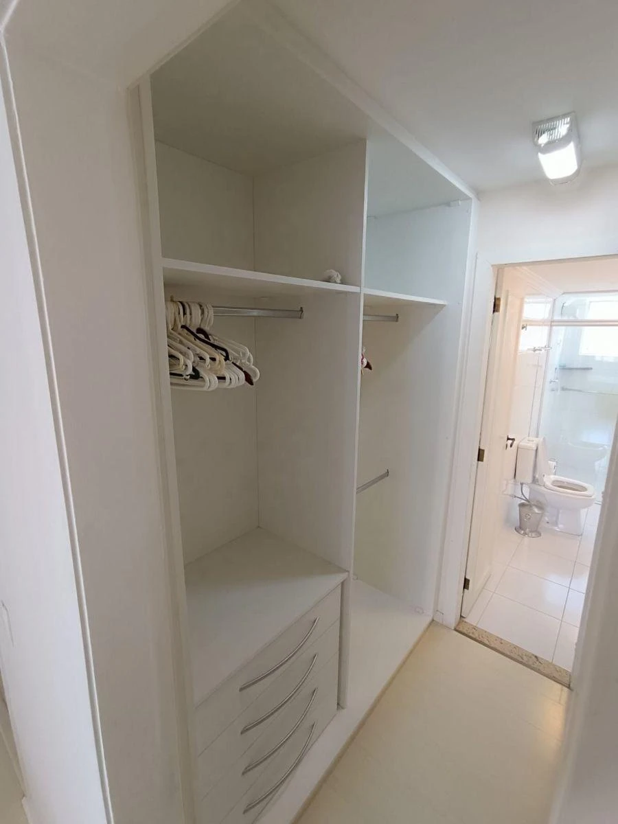 Apartamento de 156 m² com secadora e janelas do piso ao teto — photo 22