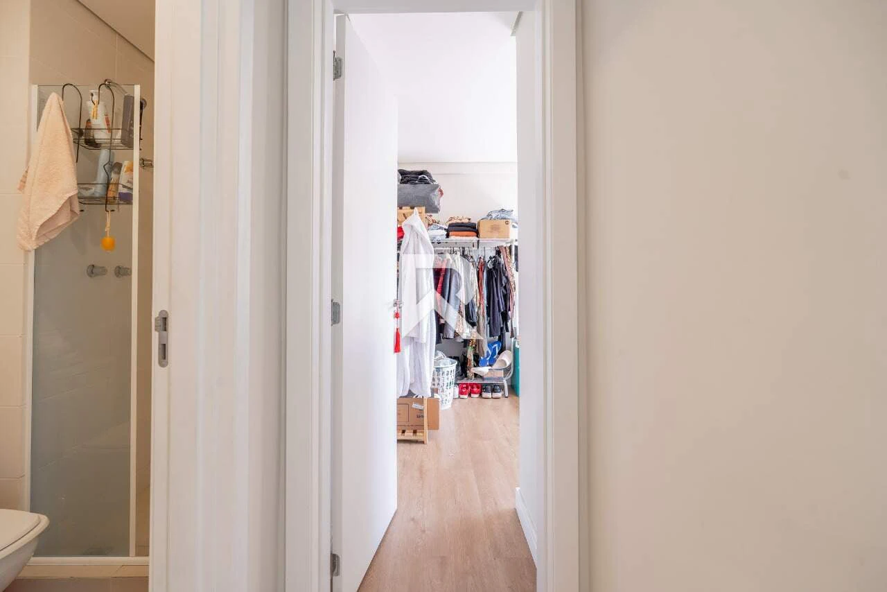 2-bedroom apartment with a walk-in closet in Curitiba — photo 9