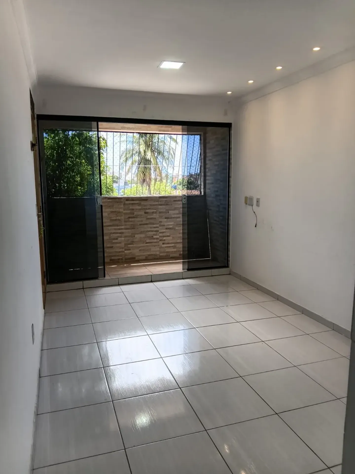 Квартира: 3 спальні, 1 з власною ванною кімнатою, 72 м² — photo 4