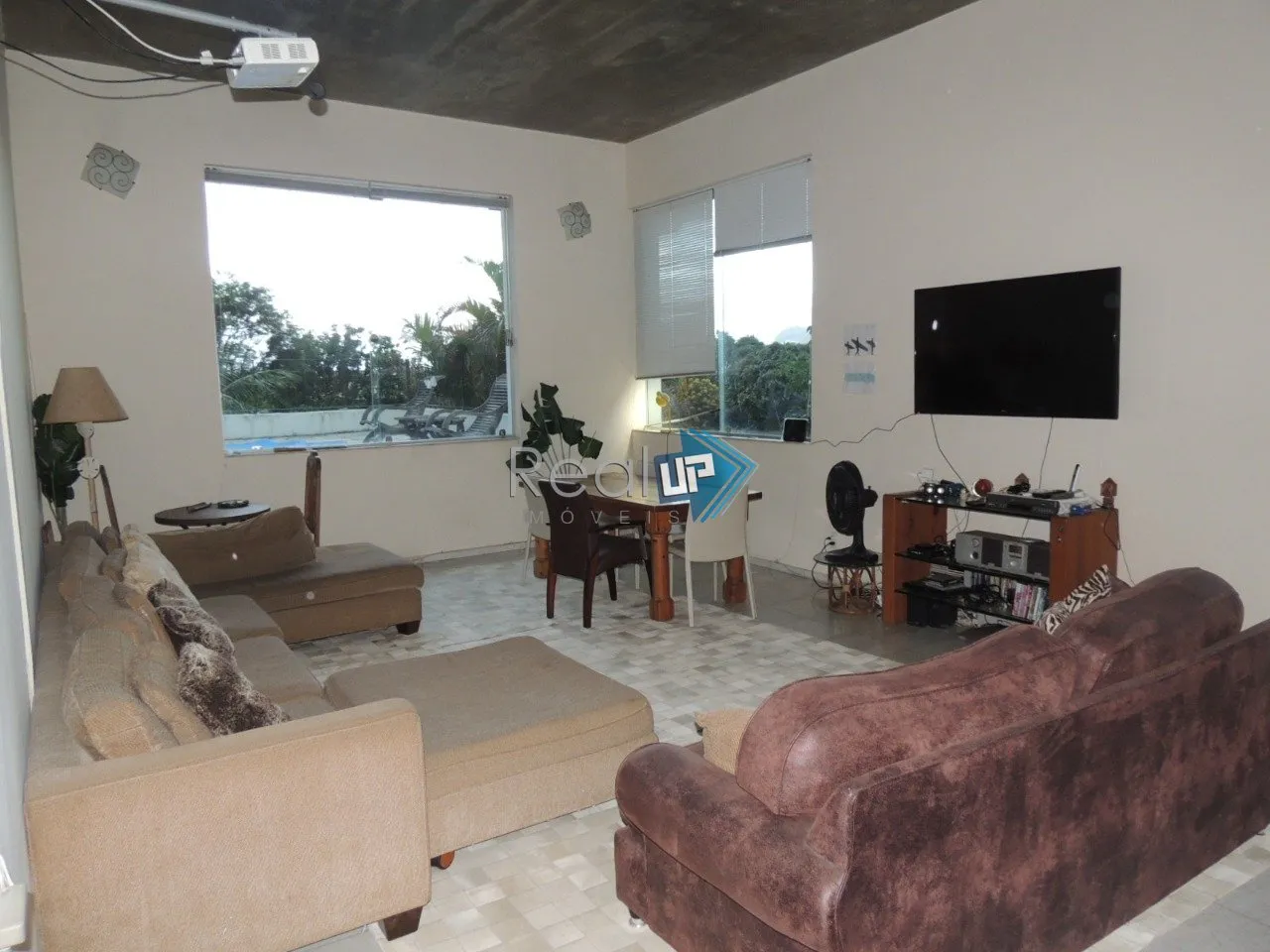 House with 3 bedrooms and 600 m² plus private BBQ terrace — photo 9