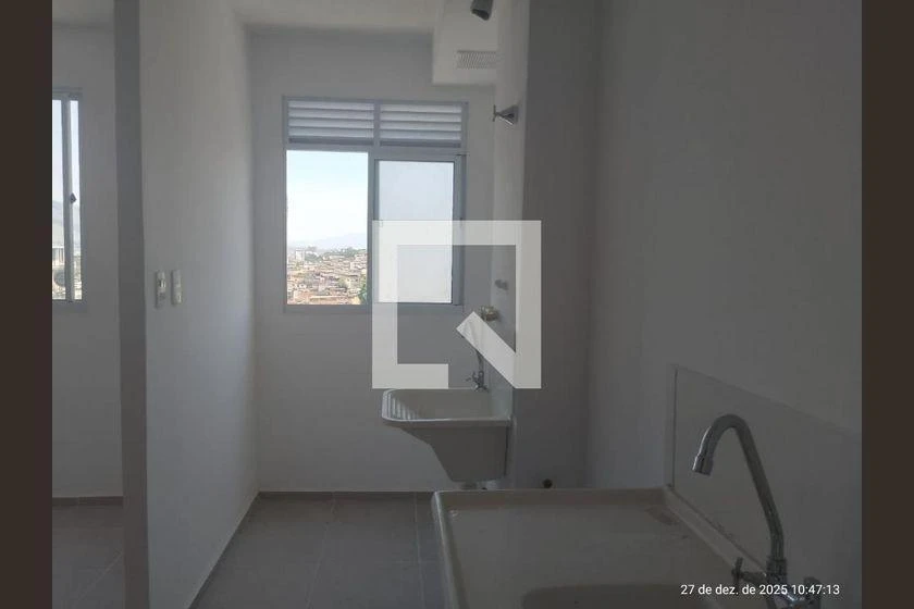 2-bedroom rental apartment with electric shower — photo 3
