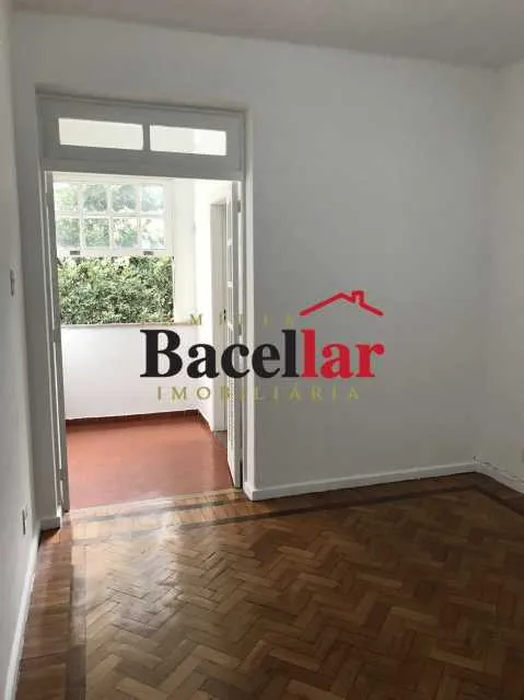 Wood or laminate floors in a one-bedroom apartment, 50 m² — photo 10