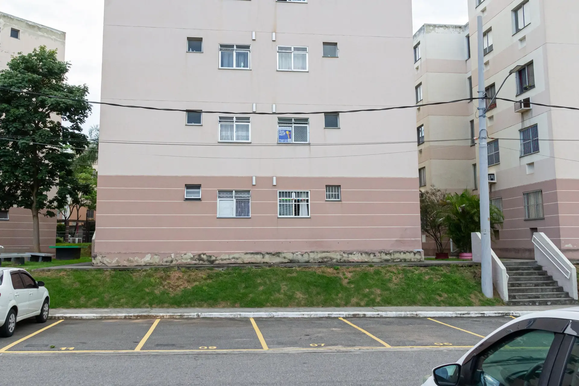 2-bedroom apartment in a building with a pool — photo 58