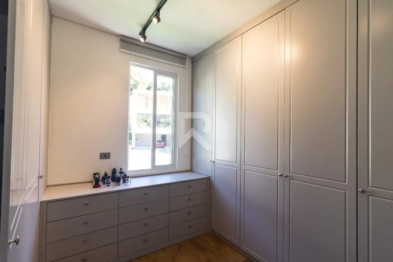 House with 4 en-suite bedrooms and private BBQ — photo 24