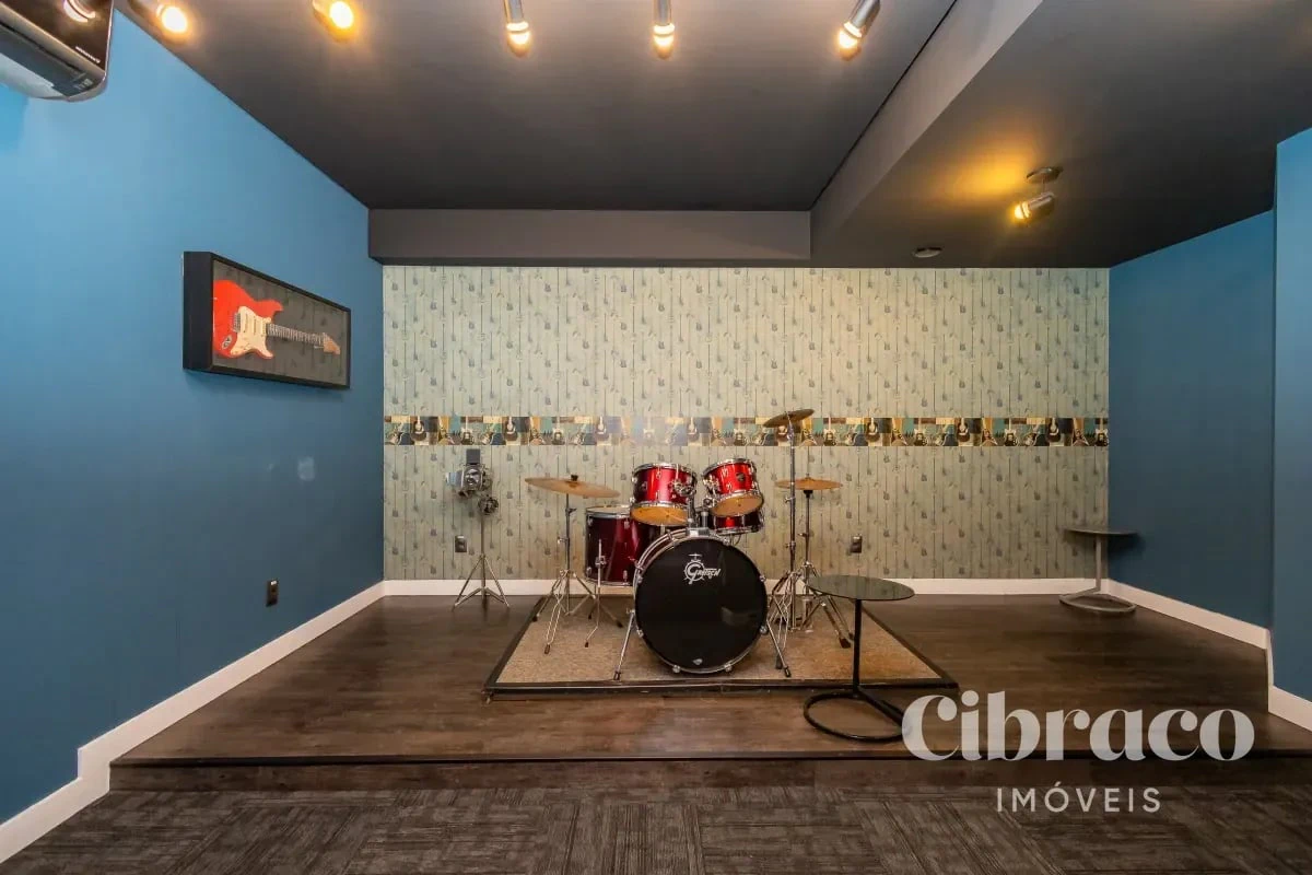 2-bedroom apartment with a grill on the balcony — photo 26