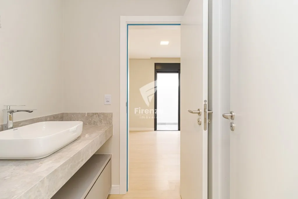 Furnished house with 4 bedrooms and 320 m² — photo 133